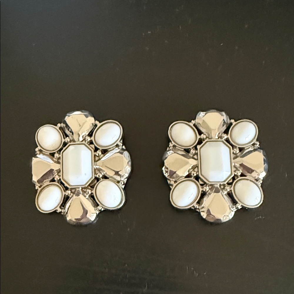 Lindsay Phillips Silver and White Interchangeable Snaps!